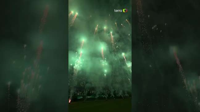 Impressionou! A festa da torcida do Coritiba no Couto Pereira antes do duelo com o Vasco