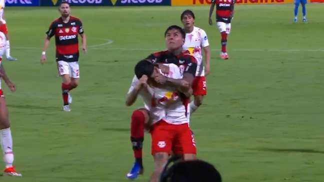 'Ele foi para atingir': ouça áudio do VAR em expulsão de jogador do Flamengo por agressão