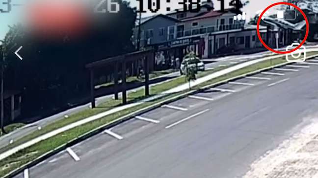 Veja momento da queda do avião sobre restaurante no litoral do RS