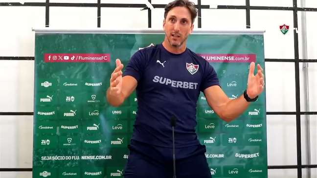 Zubeldía critica arbitragem após gol anulado do Fluminense: 'É um gênio'