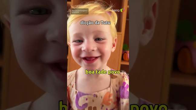 "Pequena comunicadora": pai diverte seguidores ao mostrar dicção perfeita da filha #shorts