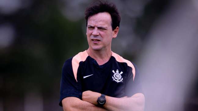 Veja como foi o primeiro treino de Fernando Diniz como técnico do Corinthians