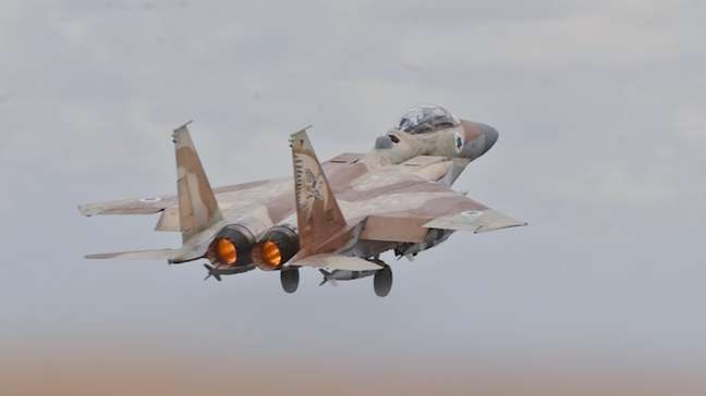 Israel divulga imagens de ‘maior ataque ao Líbano’, que colocou em risco cessar-fogo entre EUA e Irã