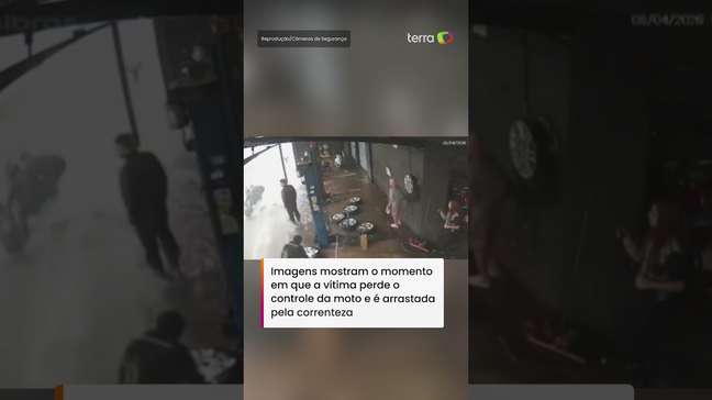 Motociclista perde o controle em enxurrada, é levado pela correnteza e resgatado; assista #shorts