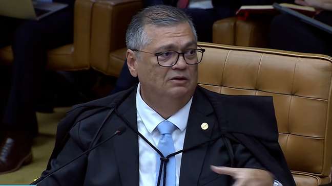 Flávio Dino pede vista, e decisão final sobre eleição de novo governador do Rio de Janeiro é adiada