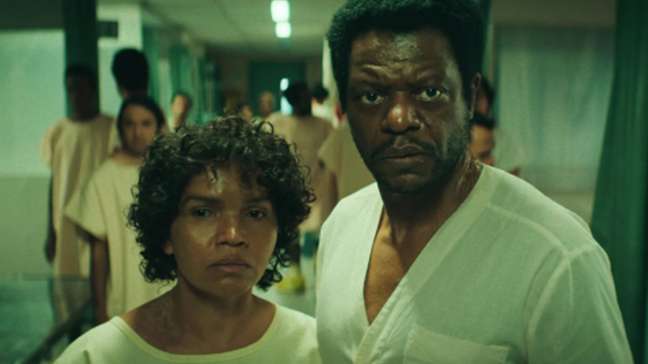 Ator de 'Emergência Radioativa' comemora sucesso da minissérie Bukassa Bengele