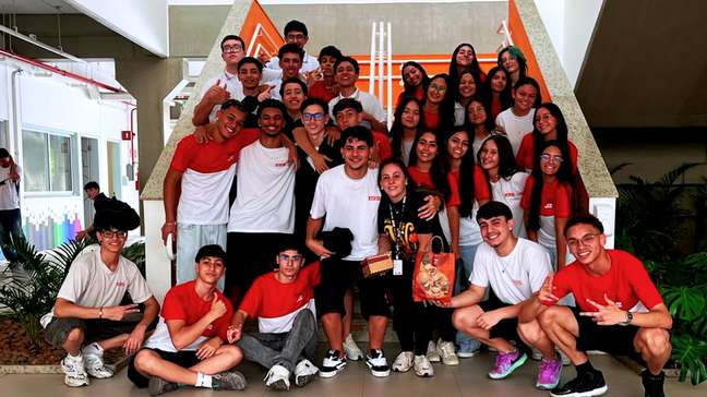 'Eu não esperava', diz professora com câncer homenageada por alunos em Sorocaba (SP)