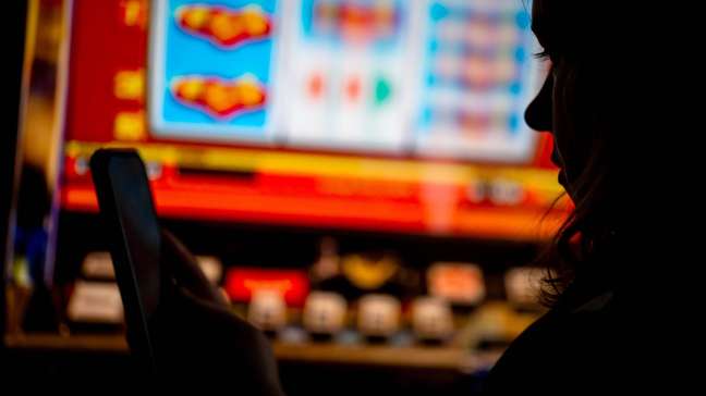 'Acumulei R$ 1 milhão em perdas': o relato da comerciante que tenta se reerguer após se viciar em bets