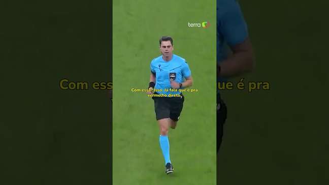 'Dá um soco': VAR entrega agressão de lateral do Corinthians em clássico