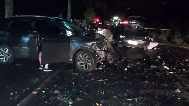 Cinco pessoas da mesma família morrem em acidente envolvendo três veículos em Santa Catarina
