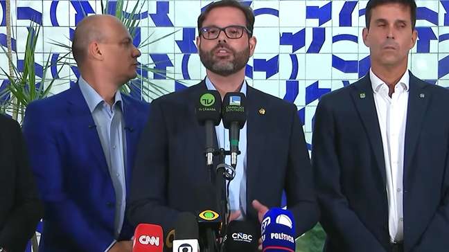 Aliados de Ramagem pedem asilo político à embaixada dos EUA após prisão pelo ICE: 'Um reforço'