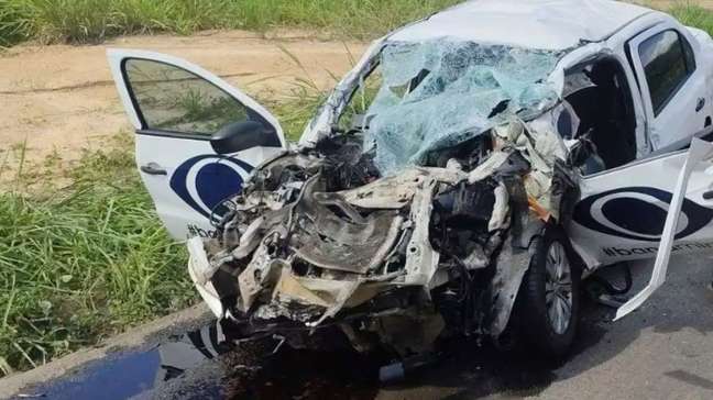 Acidente entre carro da Band e caminhão deixa um morto e um ferido em estado grave em MG