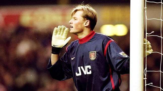 Ex-goleiro do Arsenal e Juventus morre aos 48 anos em colisão entre carro e trem na Áustria