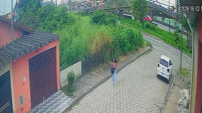 Adolescente é perseguida por homem que se masturbava em carro no litoral de SP