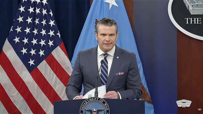 Secretário de Trump cita bíblia para atacar imprensa após piadas por usar trecho de ‘Pulp Fiction’ como oração