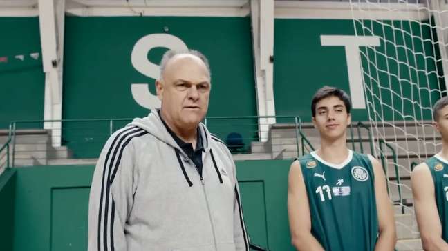 Oscar Schmidt explicou em documentário porque odiava o apelido de ‘Mão Santa’: ‘Não tem milagre no basquete’