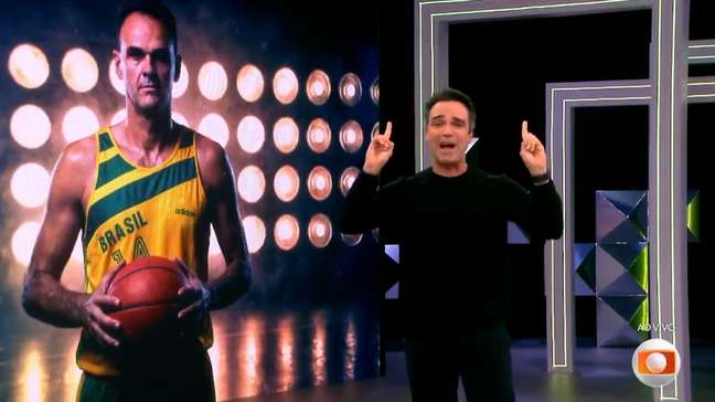 Tadeu Schmidt chora e faz homenagem a Oscar durante abertura do BBB26: 'Meu ídolo'