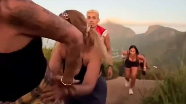 Turistas ficam ‘ilhados’ por 3 horas no Morro do Vidigal durante operação policial