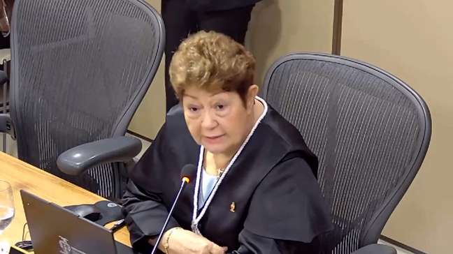 Desembargadora que ganhou R$ 91 mil em mês diz que fim de penduricalhos levará juízes a ‘escravidão’