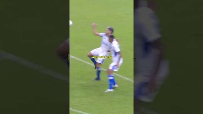 'Atinge a cabeça': ouça áudio do VAR sobre expulsão de jogador do Confiança (SE) contra o Grêmio