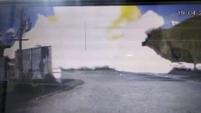 Veja momento da explosão de carreta carregada com gás que matou quatro pessoas na Dutra, no RJ