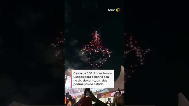 Show de drones encanta fiéis na Alvorada de São Jorge, no Rio de Janeiro #shorts
