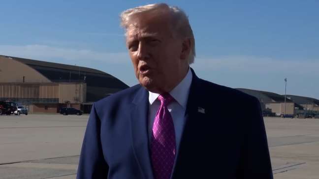 Trump ordena que Marinha dos EUA 'atire e destrua' embarcações do Irã que estejam lançando minas em Ormuz