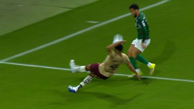 ‘Bate no rosto’: ouça áudio do VAR sobre pênalti anulado para o Palmeiras