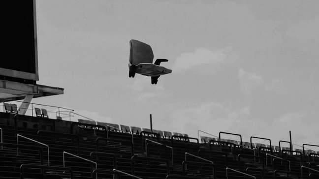 Corinthians retira cadeira de seu estádio em manifesto após ofensas racistas a Carlos Miguel
