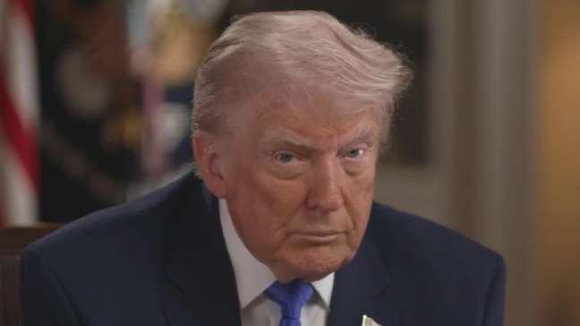 Trump se irrita após repórter ler trecho de manifesto de atirador: ‘Não sou pedófilo’; veja