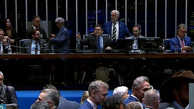 Senado rejeita indicação de Jorge Messias ao STF