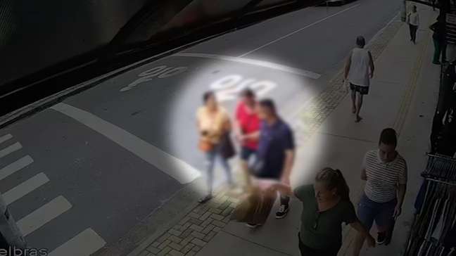 Idosa perde mais de R$ 16 mil após tentar devolver carteira no litoral de SP