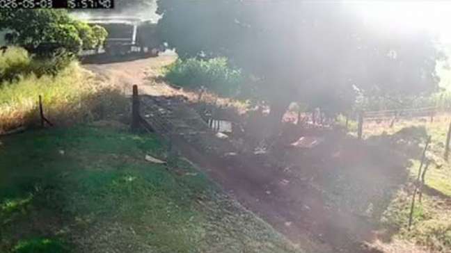 Vídeo mostra momento em que três caminhões colidem em estrada no interior de Minas Gerais