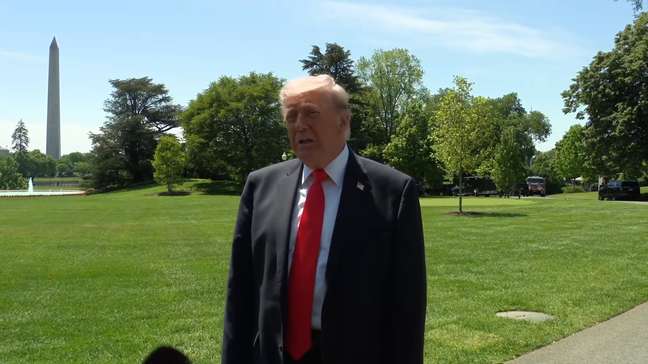 Trump afirma que Irã será 'varrido da face da Terra' caso ataque navios dos EUA