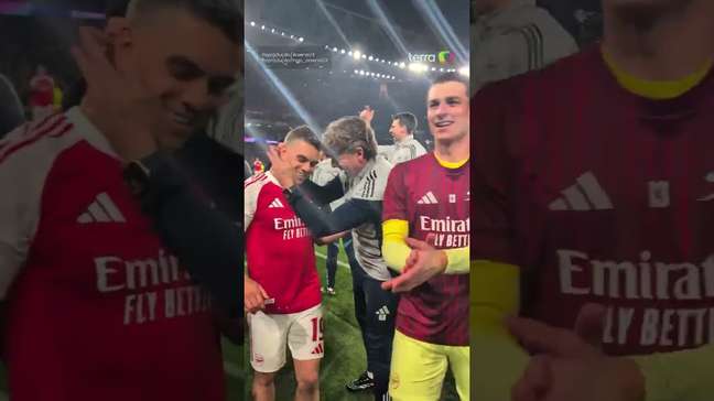Confira a festa da torcida do Arsenal após ser classificado para final da Champions #shorts