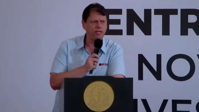 Tarcísio rebate Haddad após críticas à economia de SP: 'Precisa ser aposentado'