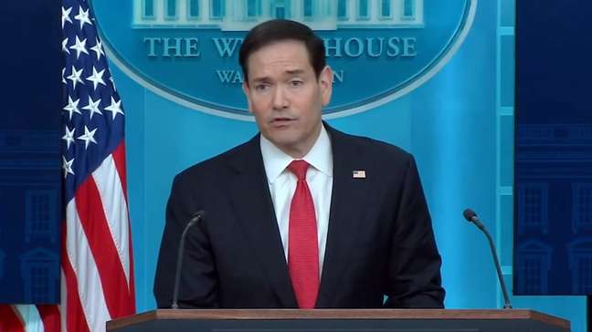 Dez marinheiros civis morreram no Estreito de Ormuz, diz Marco Rubio