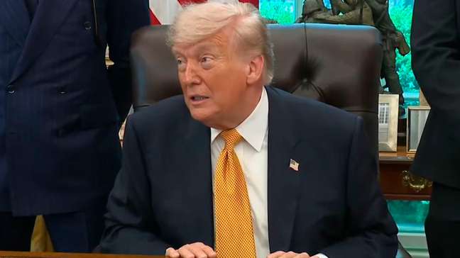 Trump afirma que papa Leão XIV parece apoiar desenvolvimento de armas nucleares pelo Irã: 'Mundo se tornará refém'