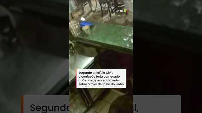 Ed Motta arremessa cadeira durante confusão em restaurante no Rio; veja momento #shorts