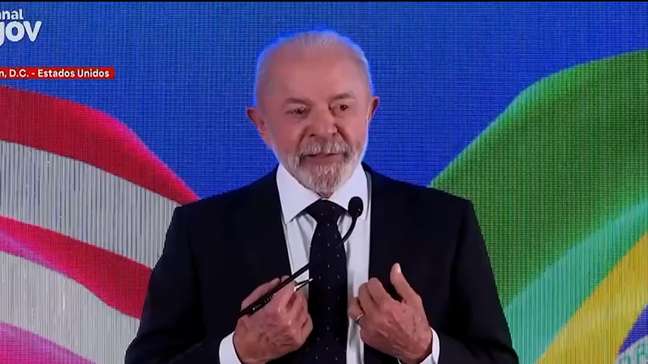 Lula diz estar 'muito otimista' por acordo sobre tarifaço após reunião com Trump