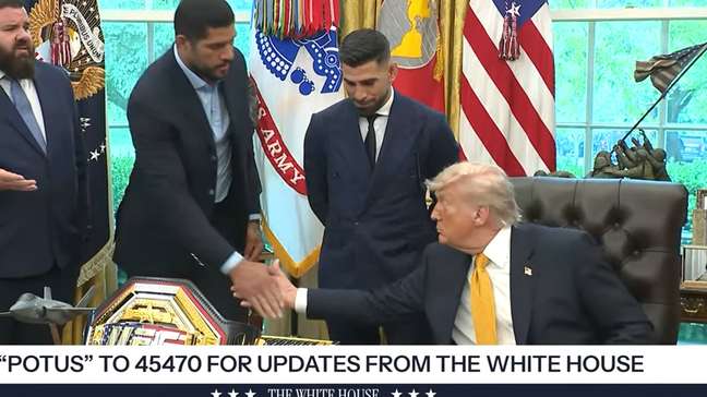 Trump anuncia UFC na Casa Branca no dia do seu aniversário e aperta mão de brasileiro Alex Poatan