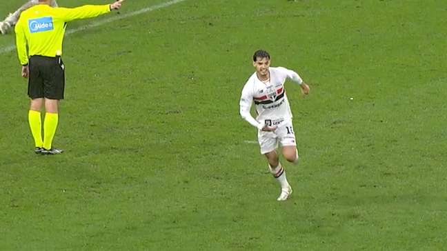 ‘Balançando sem encostar’: ouça o diálogo do VAR que não expulsou Bobadilla em Corinthians x São Paulo