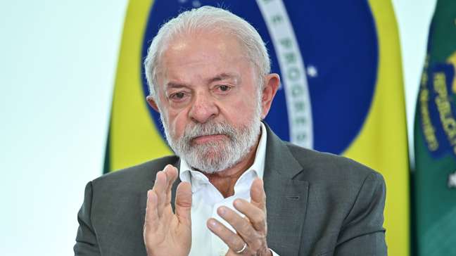 Lula anuncia fim da 'taxa das blusinhas' para compras internacionais de até US$ 50