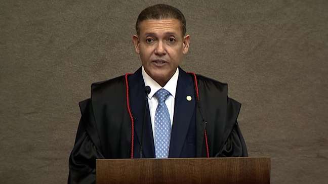 Em posse no TSE, ministro Nunes Marques alerta sobre o uso da IA nas eleições