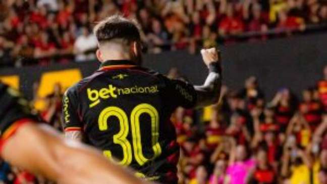 Rivelino diz que Neymar não fez diferença nas três Copas que participou