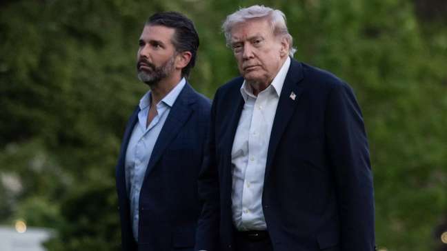 Trump diz que não sabe se irá ao casamento do filho: 'Tenho uma coisa chamada Irã'