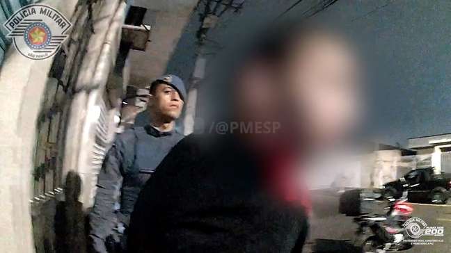 Mulher simula pedido de pizza para escapar de agressor e chamar a polícia