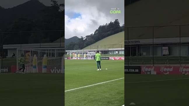 Escola Diniz? Goleiros da Seleção trabalham saída de bola com os pés #shorts