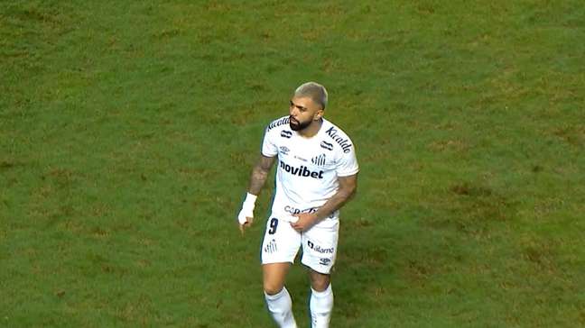 ‘Não precisa repetir’; ouça o aúdio do VAR que expulsou Gabigol por gesto obsceno