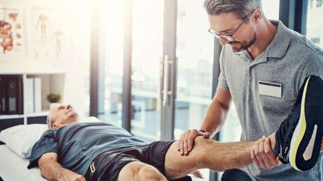 5 exercícios de baixo impacto para fortalecer os joelhos